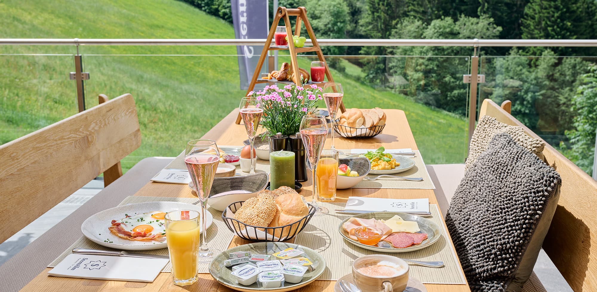 Frühstücken mit Panoramablick im Frühstückhotel Stern Alpendorf