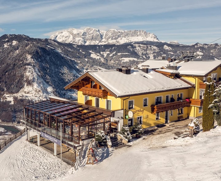 Hotel Stern im Alpendorf am Berg direkt an der Piste im Snow Space Salzburg - mitten in Ski amadé - Hotel mit traumhafter Panoramalage und Talblick im Salzburger Land